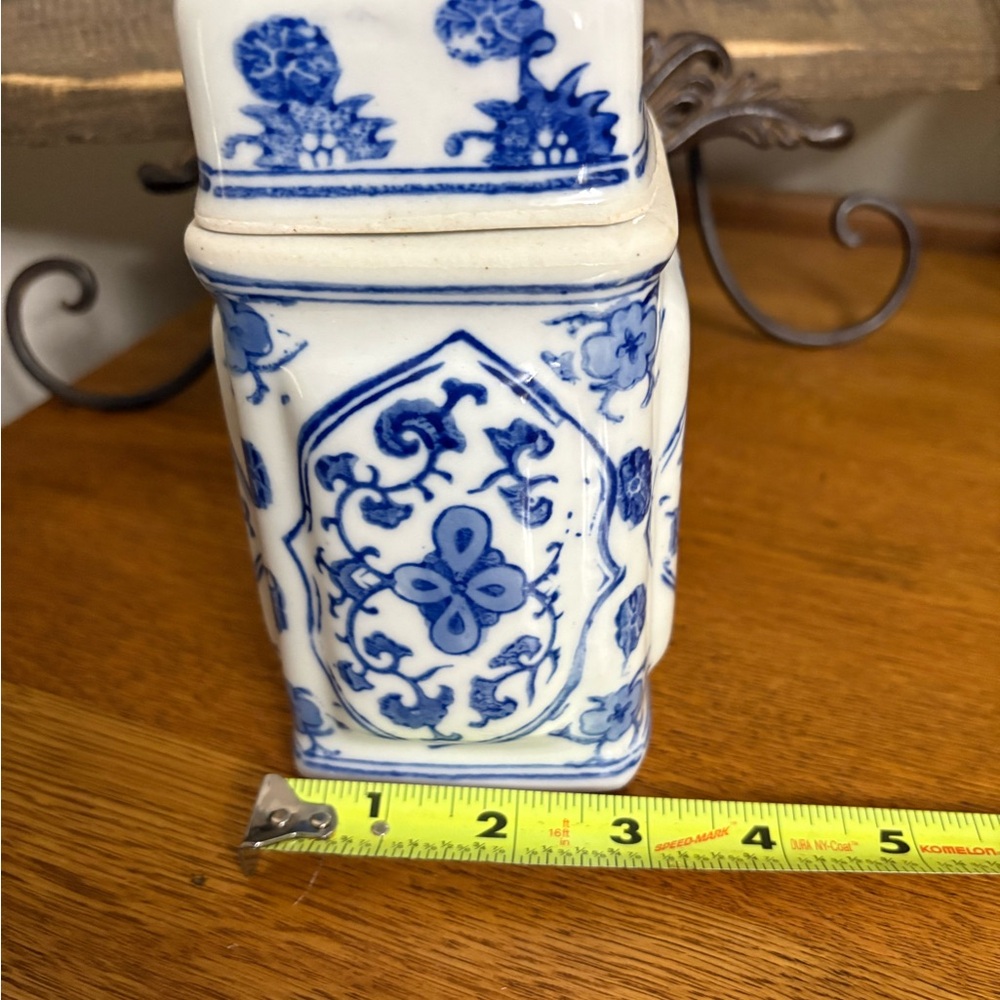Blue & White Floral Ginger Jar/Tea Jar - Picture 7 of 7